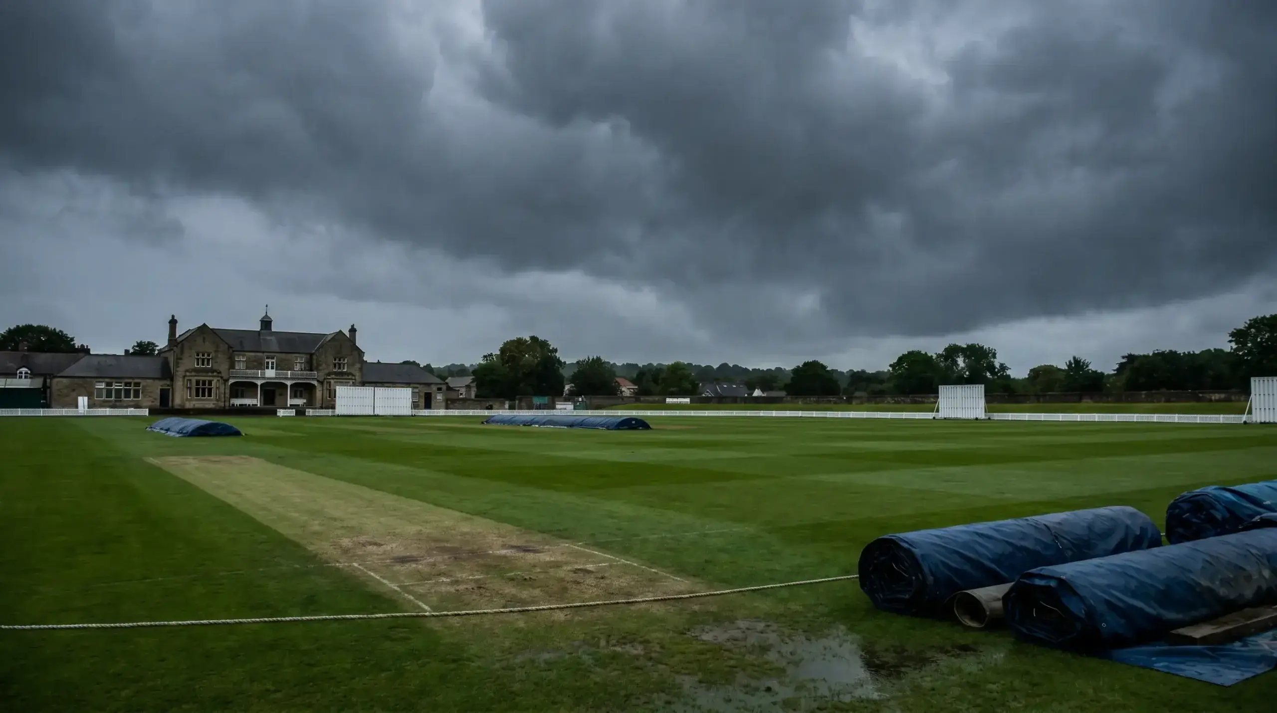 Weather conditions at cricket ground affecting run totals